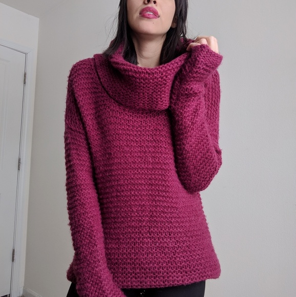 Jennifer Lopez Sweaters - Funnelneck Sweater Loose Knit